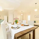 Homeaway Bed & Breakfast 4*